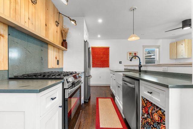 39 Topsfield Rd, Ipswich, MA 01938