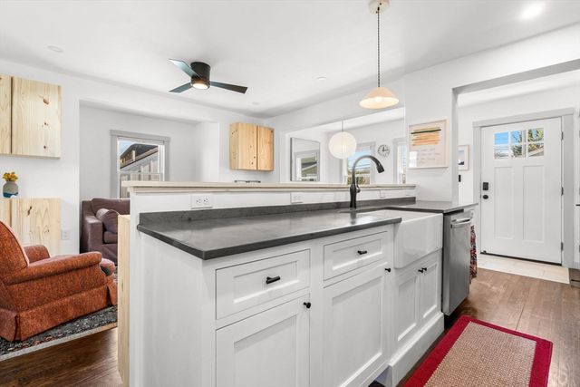 39 Topsfield Rd, Ipswich, MA 01938