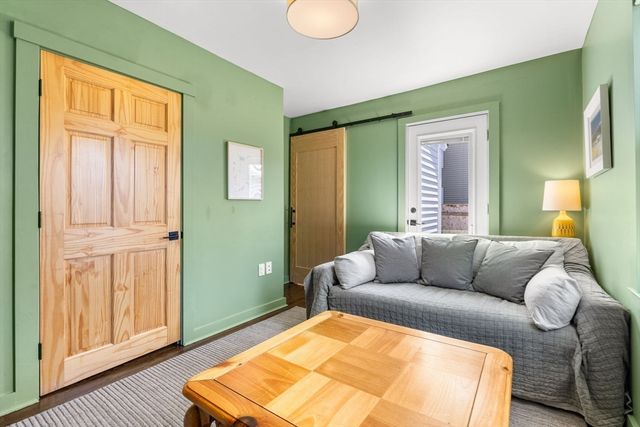 39 Topsfield Rd, Ipswich, MA 01938