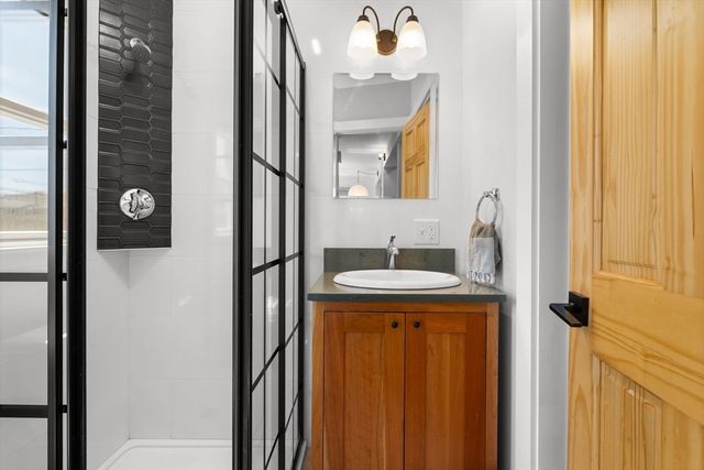 39 Topsfield Rd, Ipswich, MA 01938