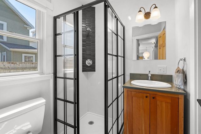 39 Topsfield Rd, Ipswich, MA 01938