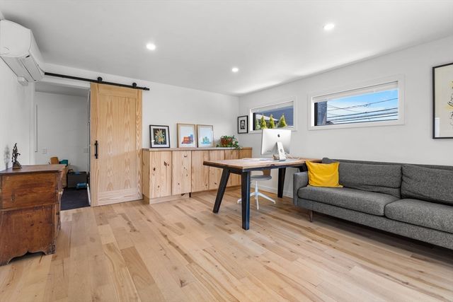 39 Topsfield Rd, Ipswich, MA 01938