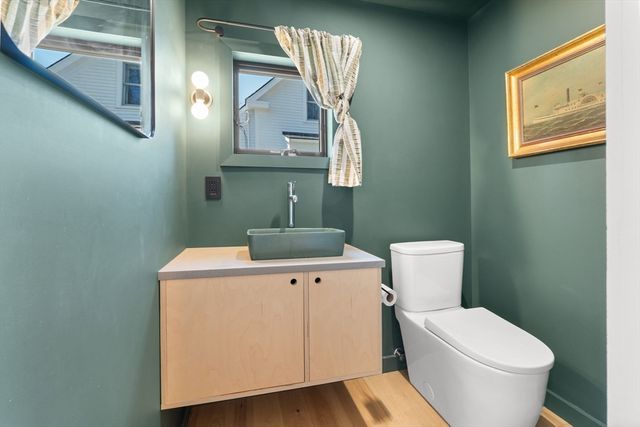 39 Topsfield Rd, Ipswich, MA 01938