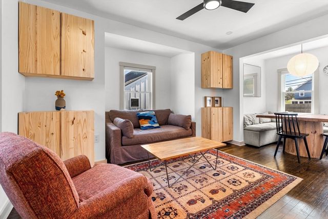 39 Topsfield Rd, Ipswich, MA 01938