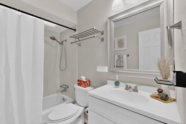 11221 Baja Drive NE, Albuquerque, NM 87111