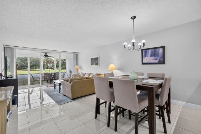575 Oaks Lane 102, Pompano Beach, FL 33069
