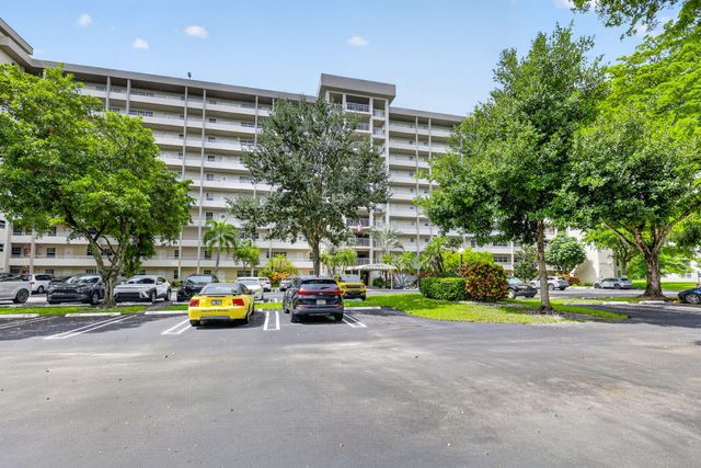 575 Oaks Lane 102, Pompano Beach, FL 33069