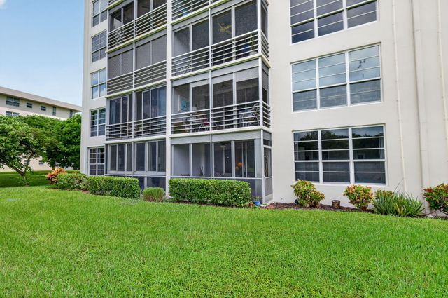 575 Oaks Lane 102, Pompano Beach, FL 33069