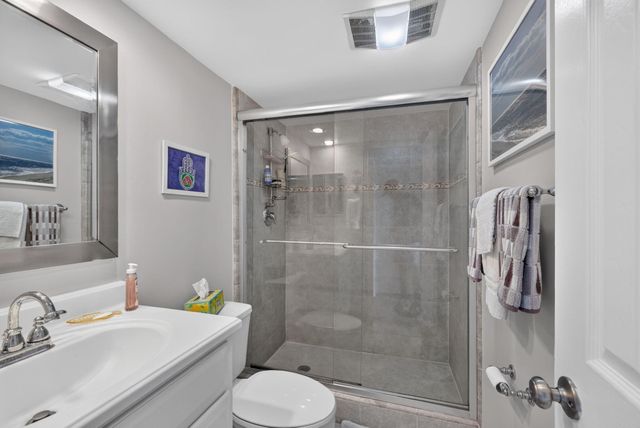 575 Oaks Lane 102, Pompano Beach, FL 33069