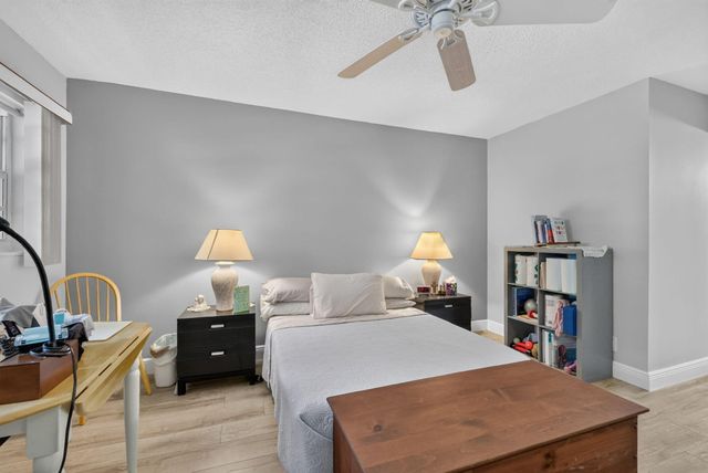 575 Oaks Lane 102, Pompano Beach, FL 33069