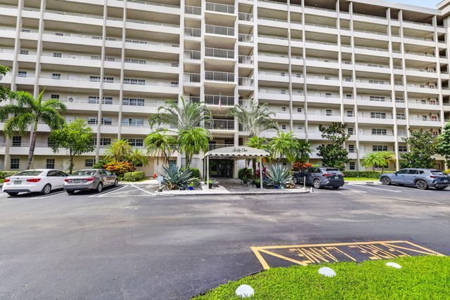 575 Oaks Lane 102, Pompano Beach, FL 33069