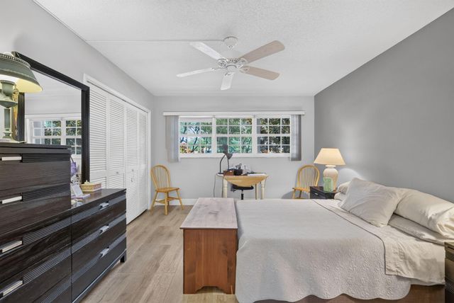 575 Oaks Lane 102, Pompano Beach, FL 33069