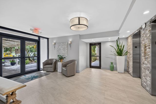 575 Oaks Lane 102, Pompano Beach, FL 33069