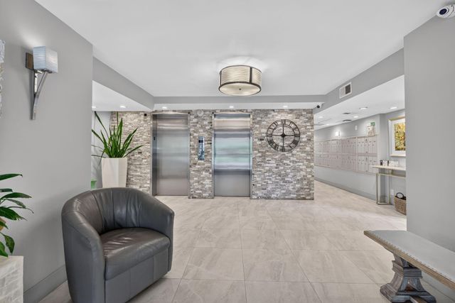 575 Oaks Lane 102, Pompano Beach, FL 33069