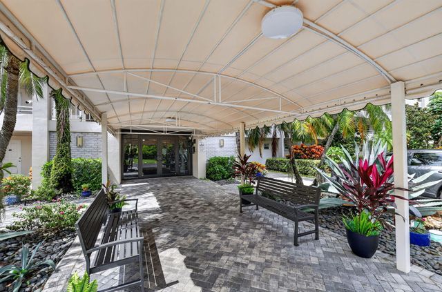 575 Oaks Lane 102, Pompano Beach, FL 33069
