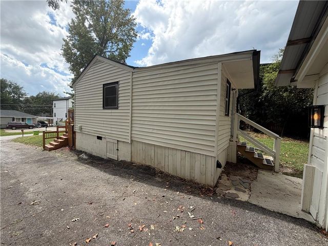 2225 Misty Lane SE, Smyrna, GA 30080