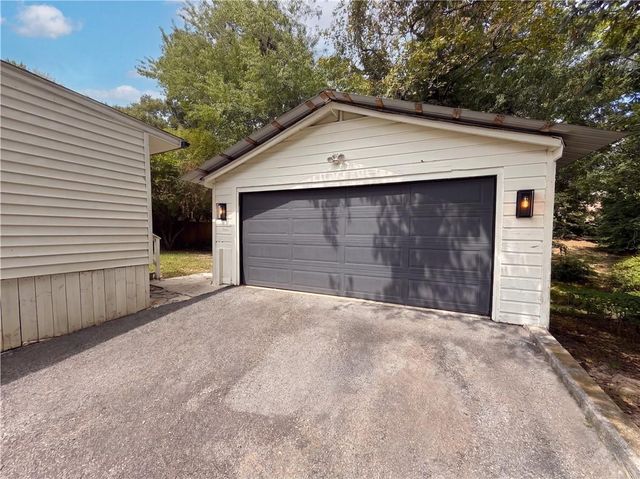 2225 Misty Lane SE, Smyrna, GA 30080