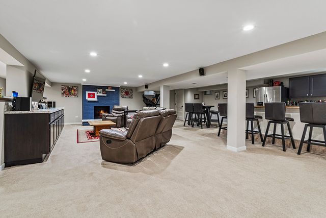 12401 S 68th Court, Palos Heights, IL 60463