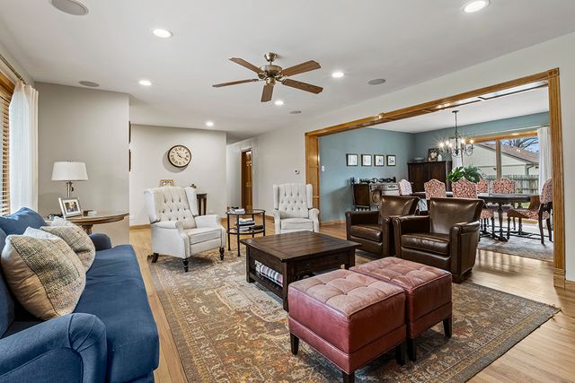 12401 S 68th Court, Palos Heights, IL 60463