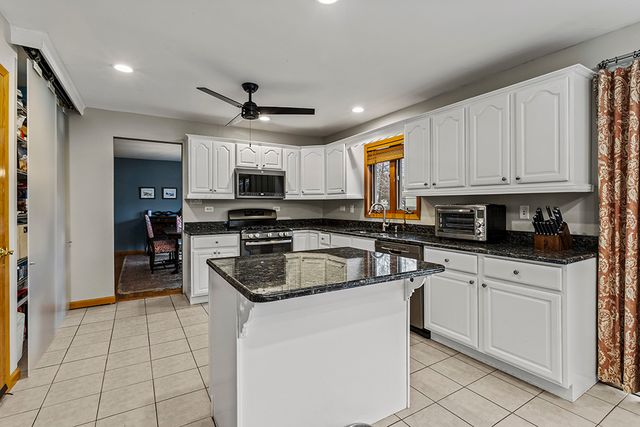 12401 S 68th Court, Palos Heights, IL 60463