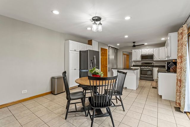 12401 S 68th Court, Palos Heights, IL 60463