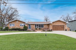 12401 S 68th Court, Palos Heights, IL 60463