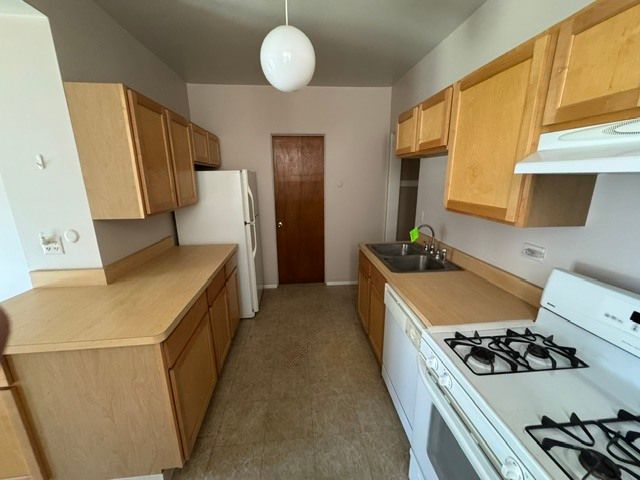 5855 N GLENWOOD Avenue 1N, Chicago, IL 60660