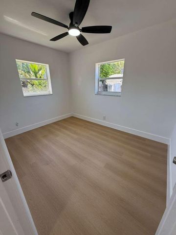 726 S 11TH Street, Lantana, FL 33462