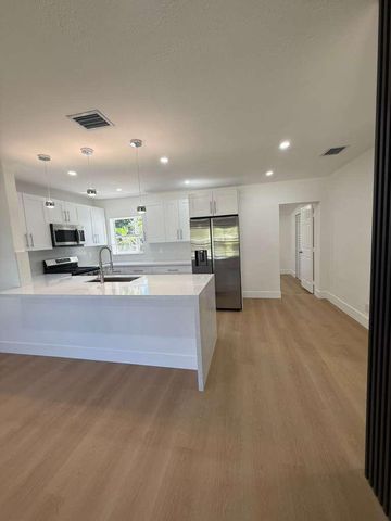 726 S 11TH Street, Lantana, FL 33462