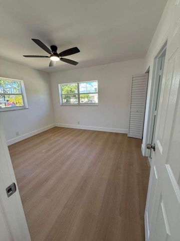 726 S 11TH Street, Lantana, FL 33462