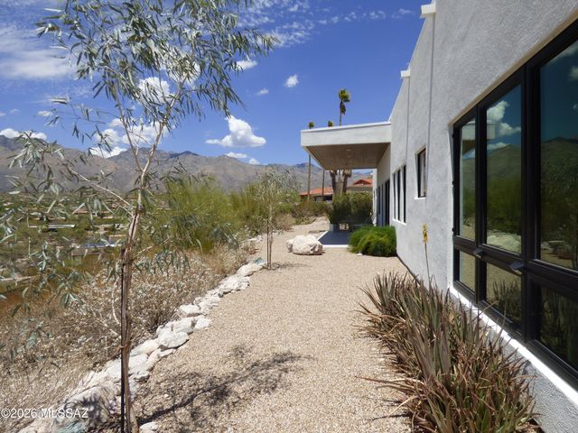 5721 E Paseo Cocospera, Tucson, AZ 85750