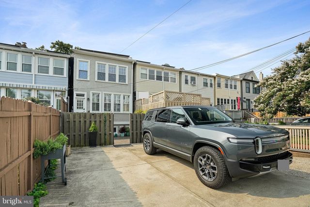 3815 BENTON ST NW, Washington, DC 20007
