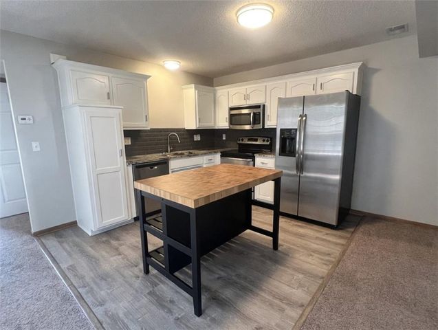 1611 SW Highland Drive, Lee's Summit, MO 64081