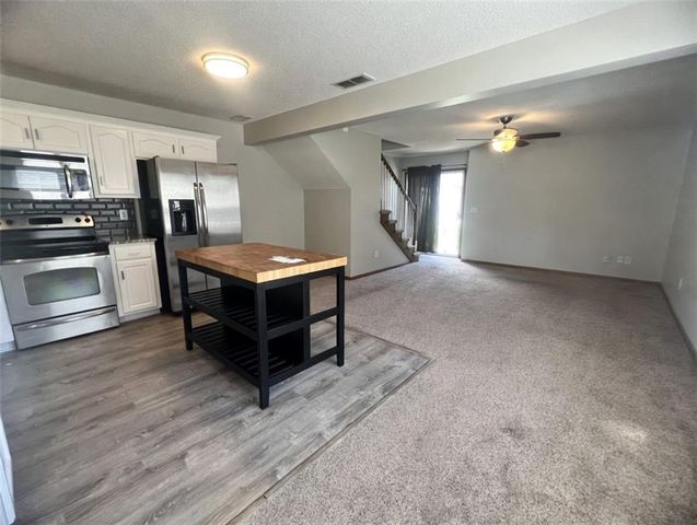 1611 SW Highland Drive, Lee's Summit, MO 64081