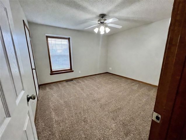 1611 SW Highland Drive, Lee's Summit, MO 64081