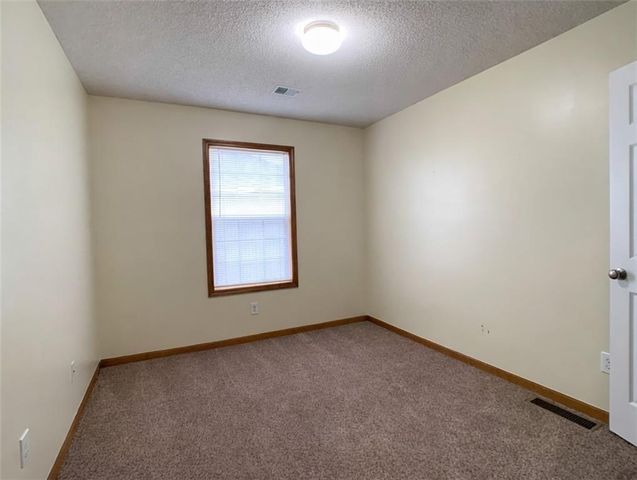 1611 SW Highland Drive, Lee's Summit, MO 64081