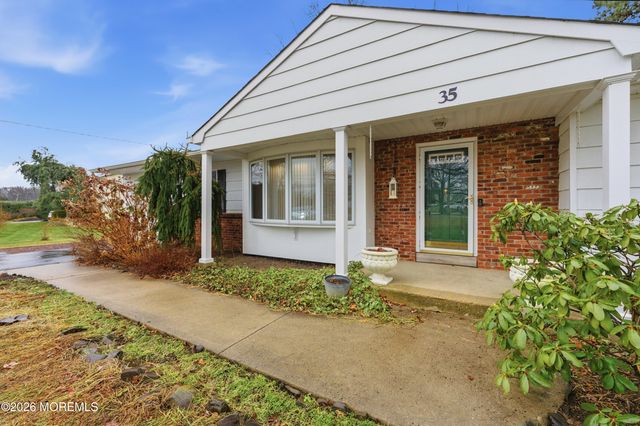 35 Pease Road, Manalapan, NJ 07726