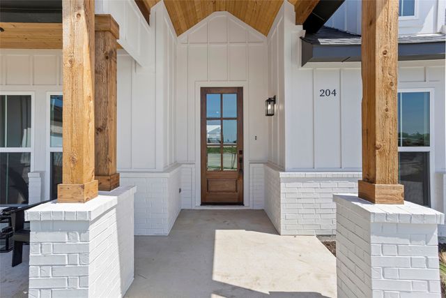 204 Cliff Court, Godley, TX 76044
