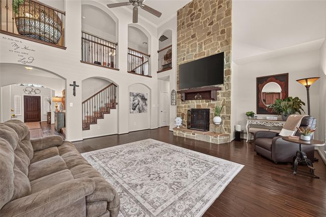 3830 Cypress Point Drive, Mont Belvieu, TX 77523