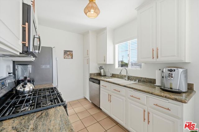 2702 11th Street 5, Santa Monica, CA 90405