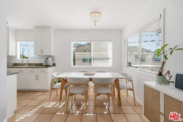 2702 11th Street 5, Santa Monica, CA 90405