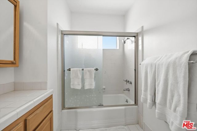 2702 11th Street 5, Santa Monica, CA 90405