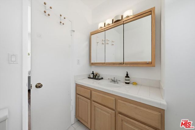 2702 11th Street 5, Santa Monica, CA 90405