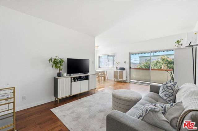 2702 11th Street 5, Santa Monica, CA 90405