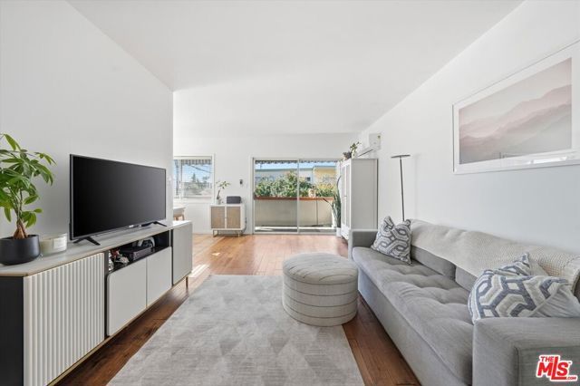 2702 11th Street 5, Santa Monica, CA 90405