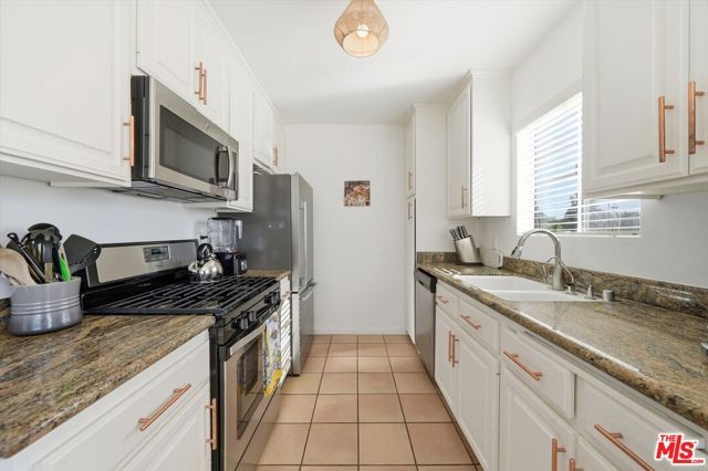 2702 11th Street 5, Santa Monica, CA 90405