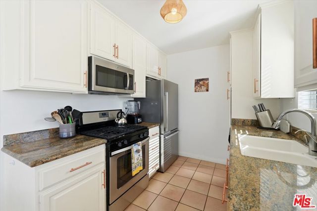 2702 11th Street 5, Santa Monica, CA 90405