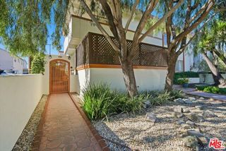 2702 11th Street 5, Santa Monica, CA 90405