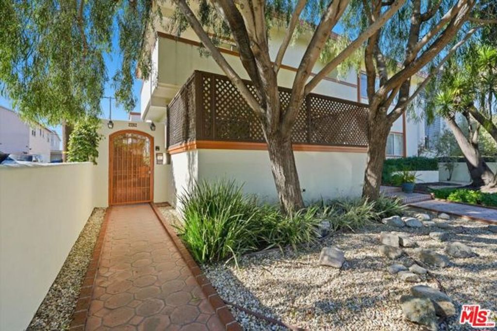 2702 11th Street 5, Santa Monica, CA 90405