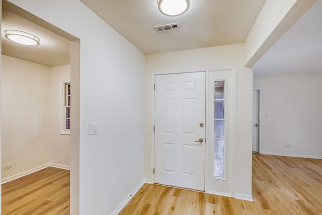 132 White Birch Lane, Westmont, IL 60559